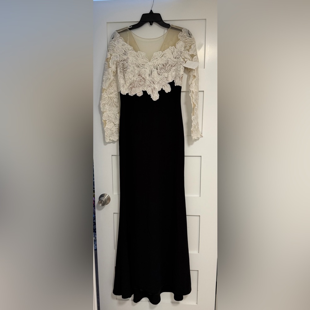 NEW Tadashi Shoji Black Gown with Ivory Lace Bodice Size 2 - Picture 6 of 13
